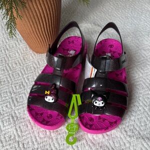 NWT CROCS Hello Kitty And Friends Kids Sandals Size J6